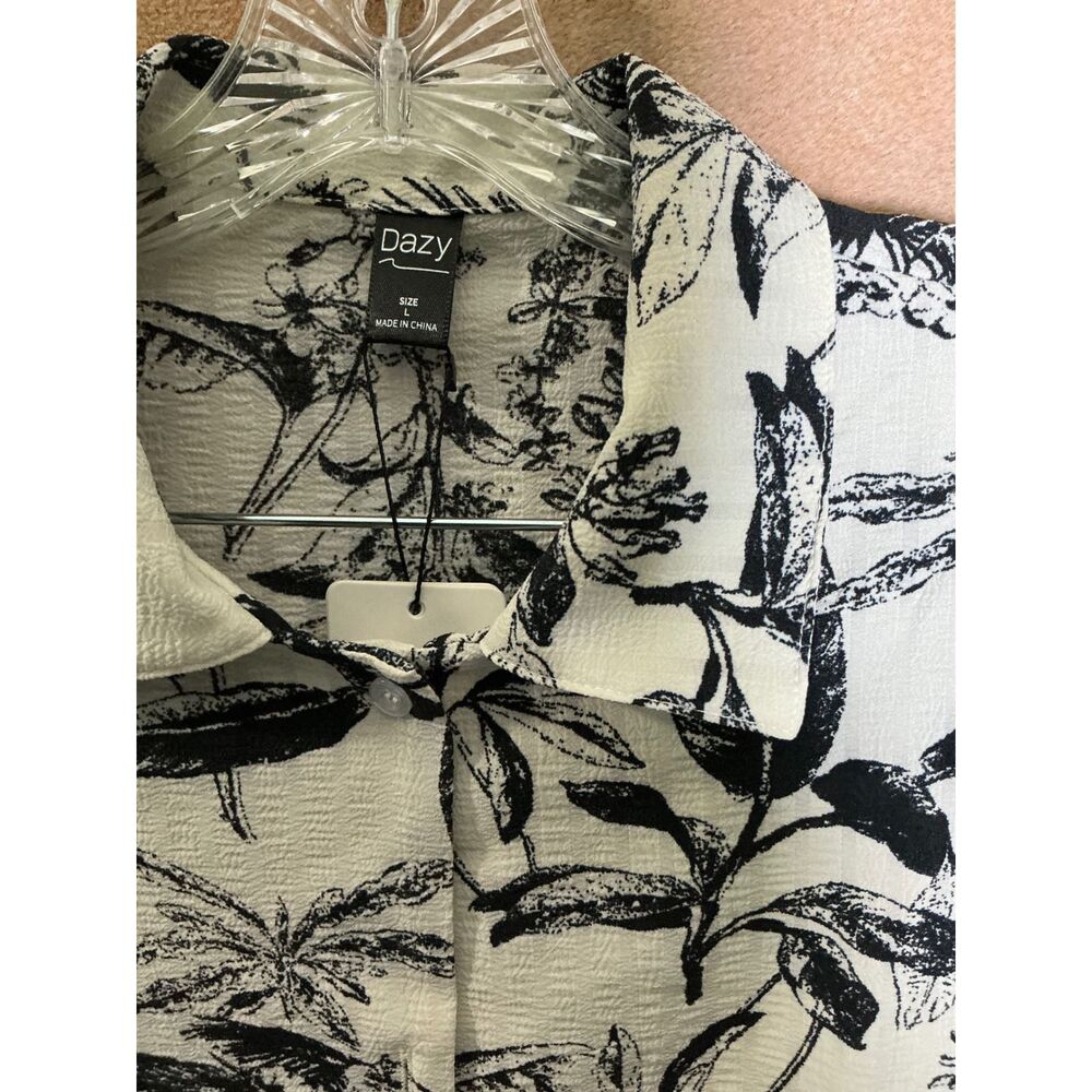 Dazy Women's Floral Print Button‎ Down Short Sleeve Shirt Top - Size L - Picture 3 of 9
